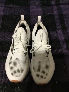 Brooks Levitate Women's White Athletic Running Shoes with Tan Accents